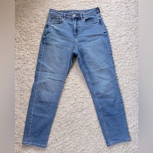 American Eagle High Rise Mom Jeans Size 4